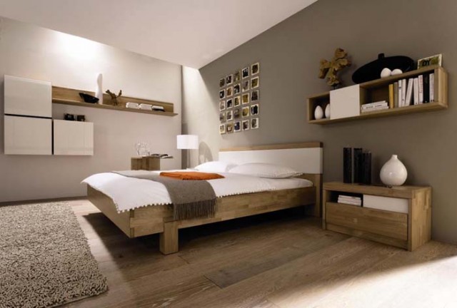 Dormitorio con maderas y neutros como protagonistas - Decóralos