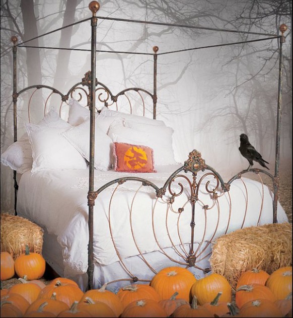 Bedrooms-that-seem-designed-for-Halloween. Fuente: http://cdn.decoist.com/